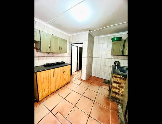 6 BEDROOM HOUSE FOR SALE IN UMLAZI A